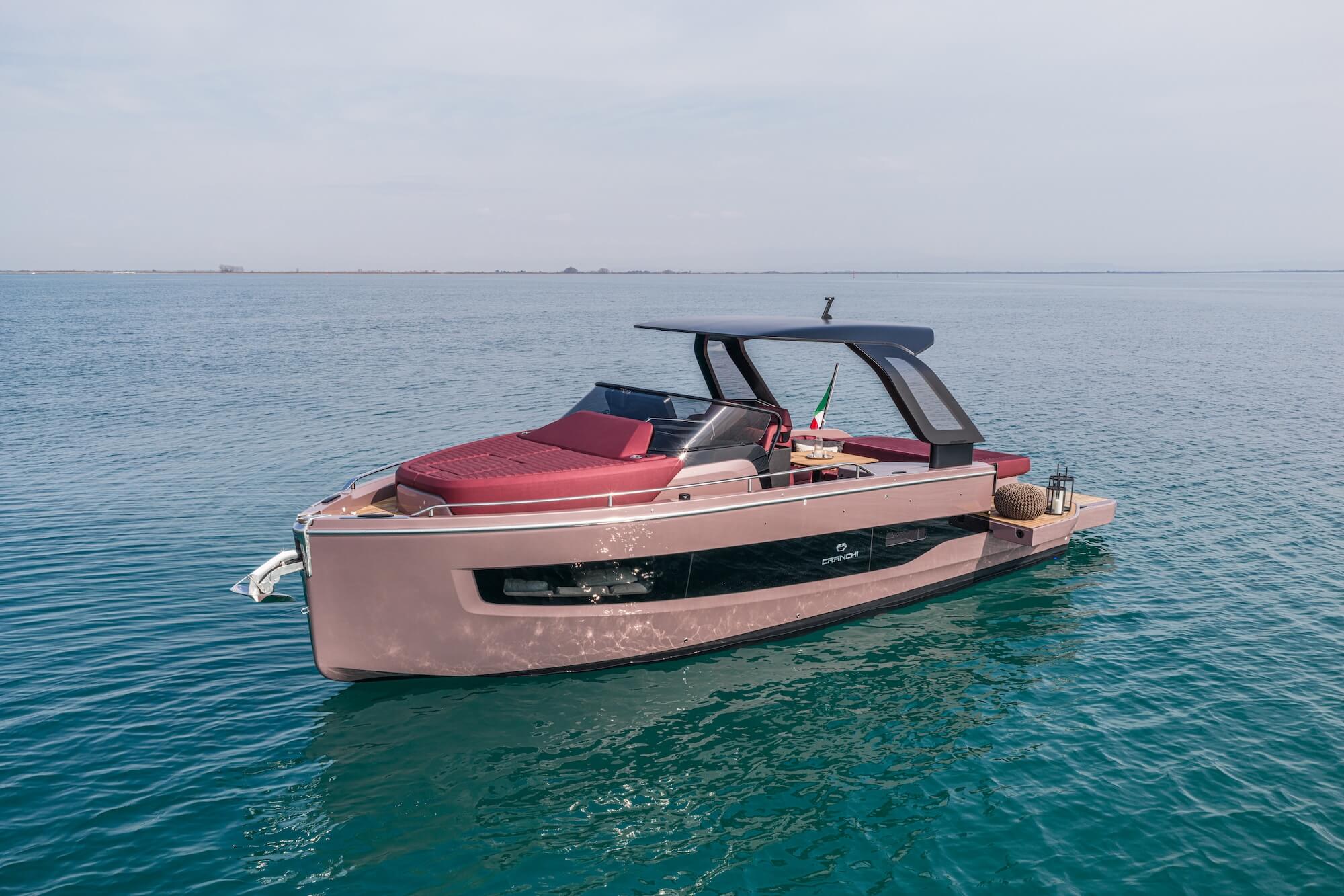 Cranchi A32 Luxury Tender — der preisgekrönte 10-Meter-Open