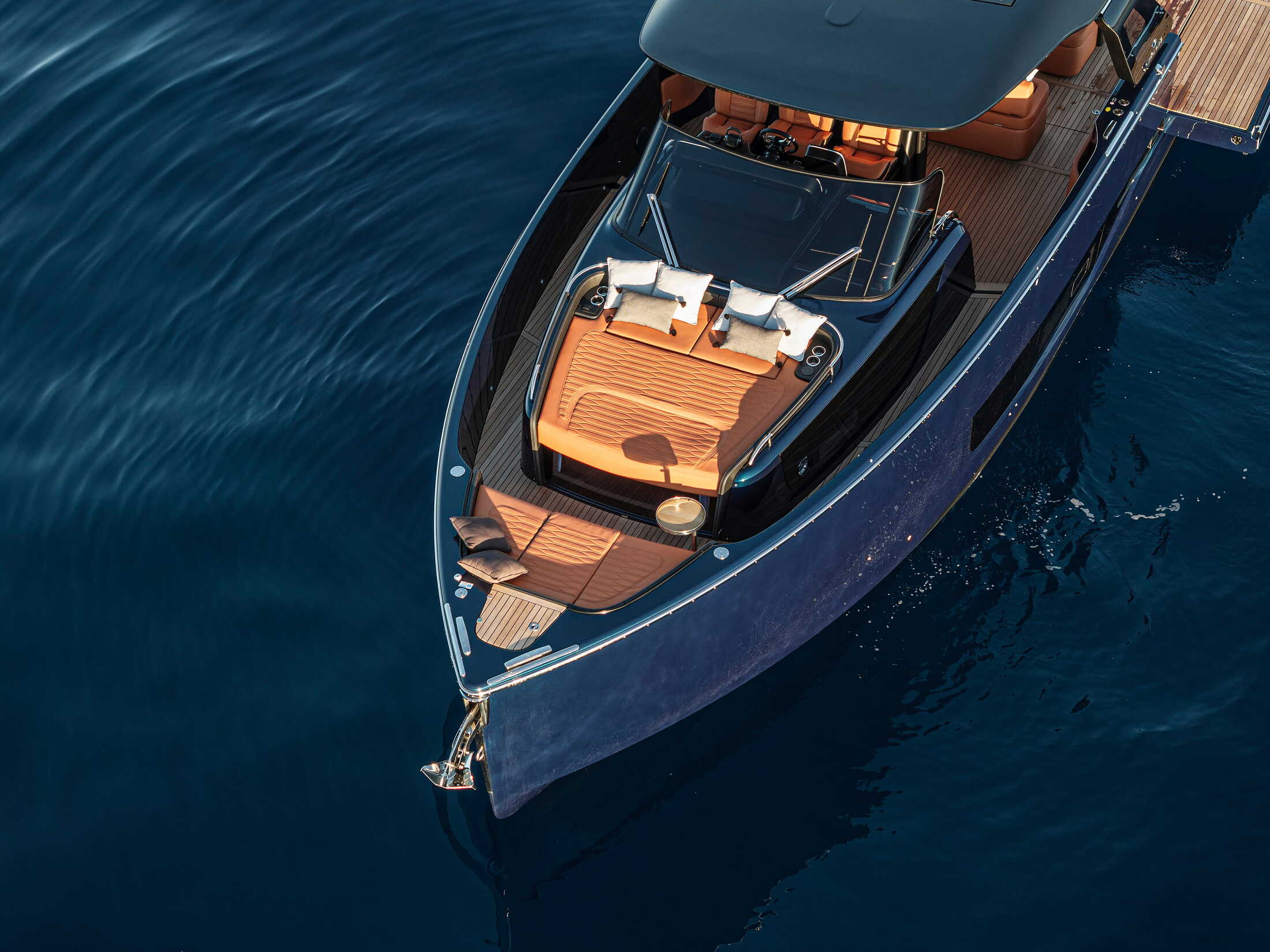 Cranchi A46 Luxury Tender — Unterdeck im Décor Favignana