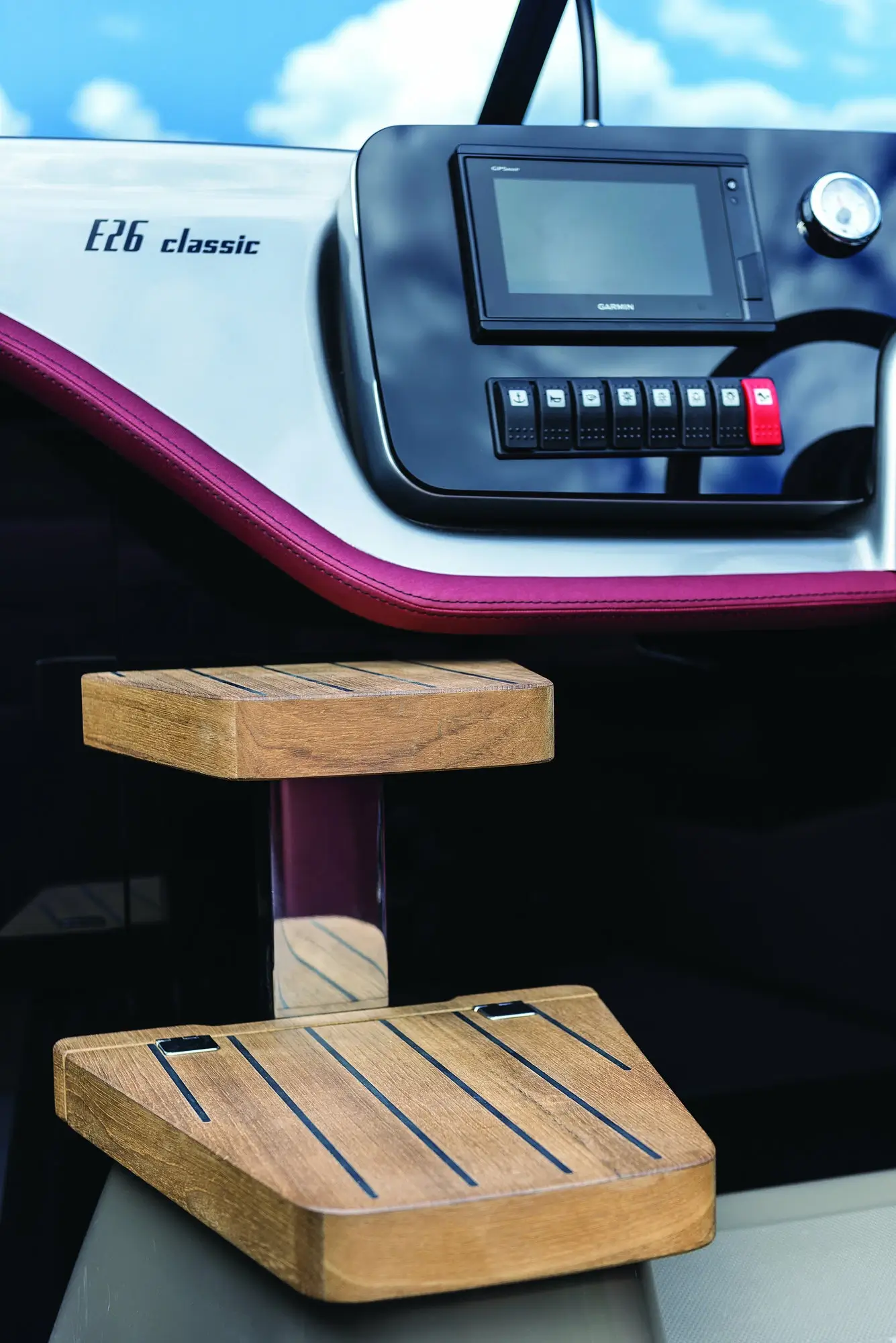 Cranchi E26 Classic — Cockpit mit Steuerstand