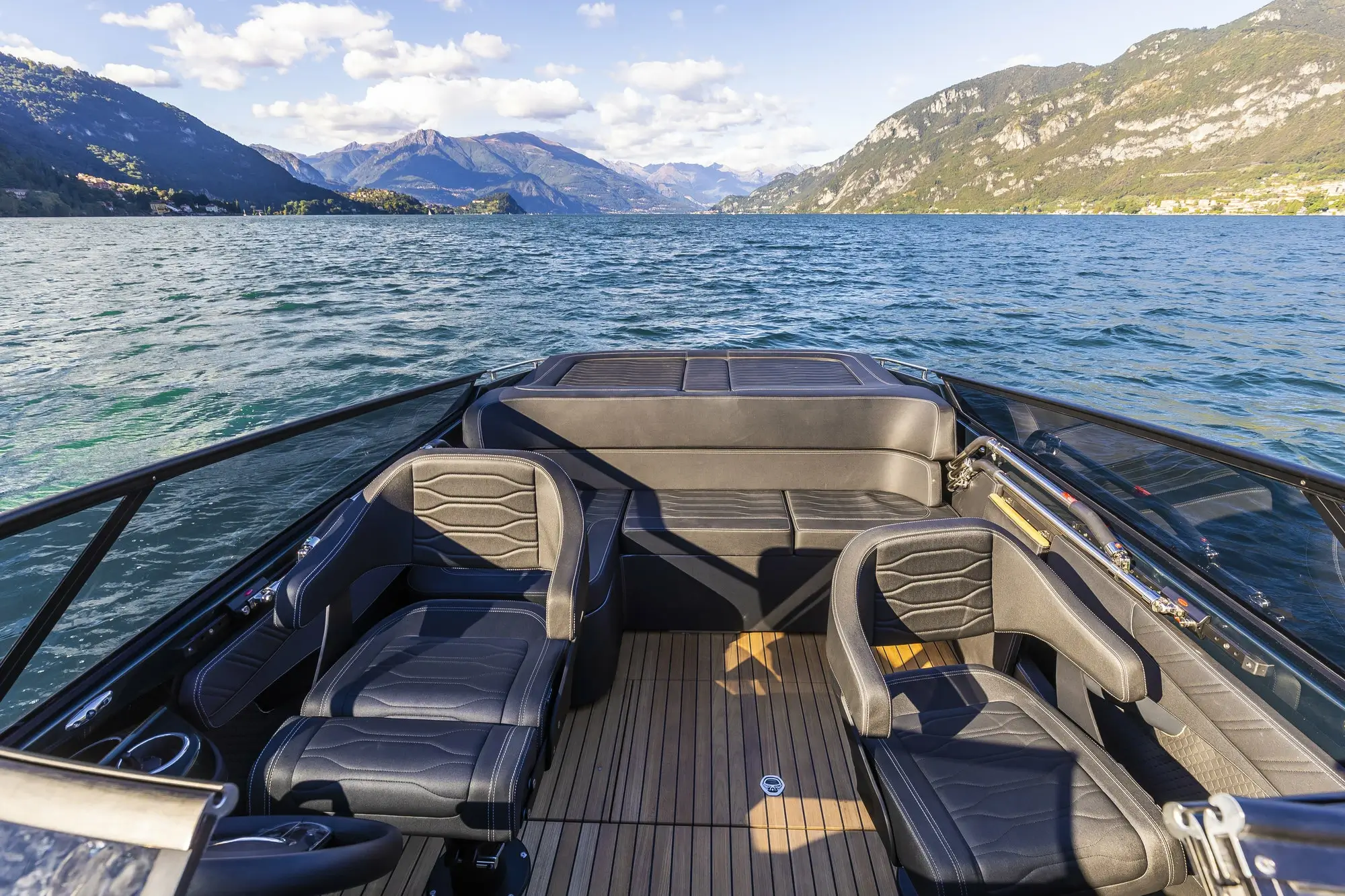 Cranchi E26 Classic — Cockpit mit Steuerstand