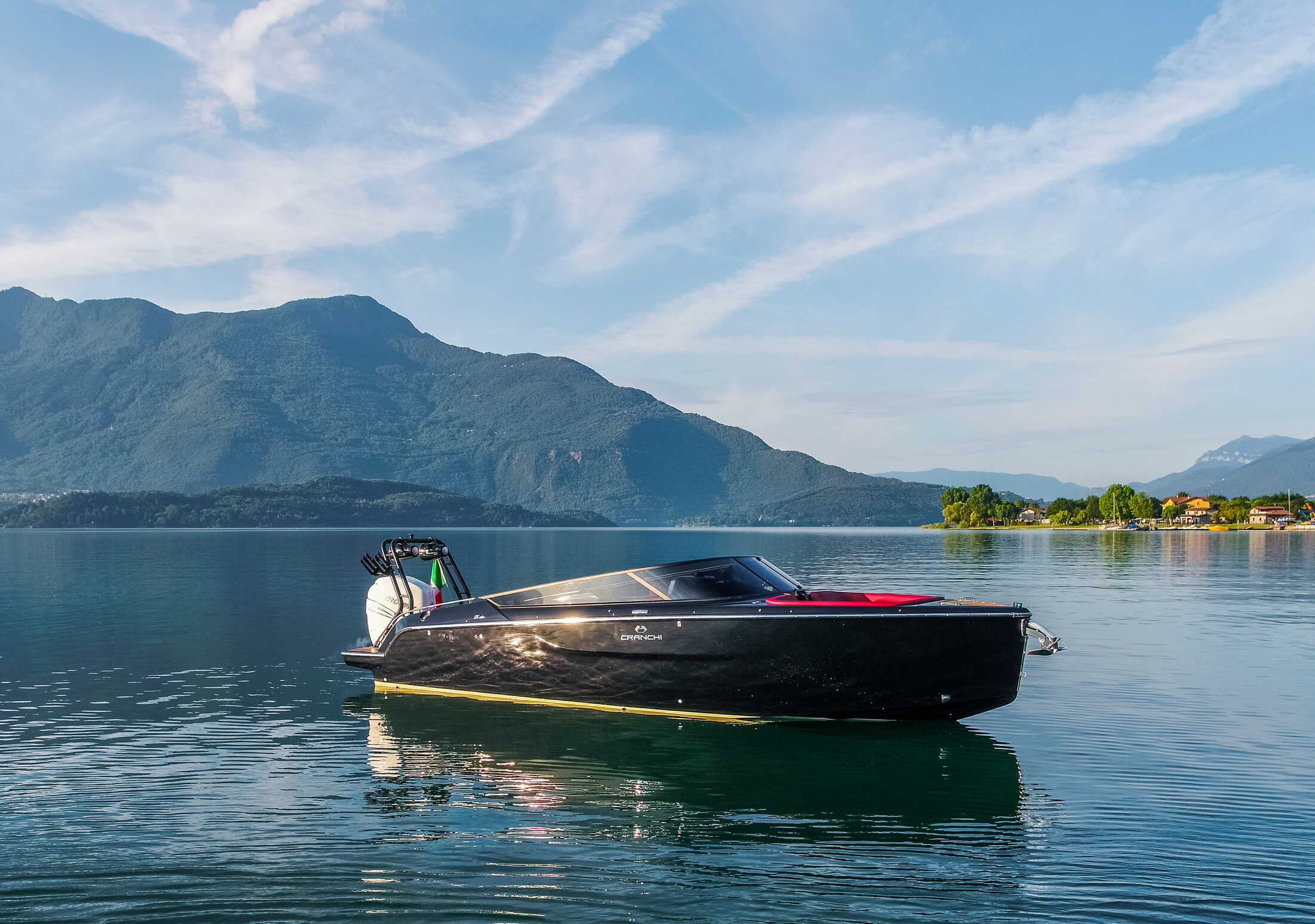Cranchi E26 Rider — offene Bug-Lounge auf Cockpit-Niveau