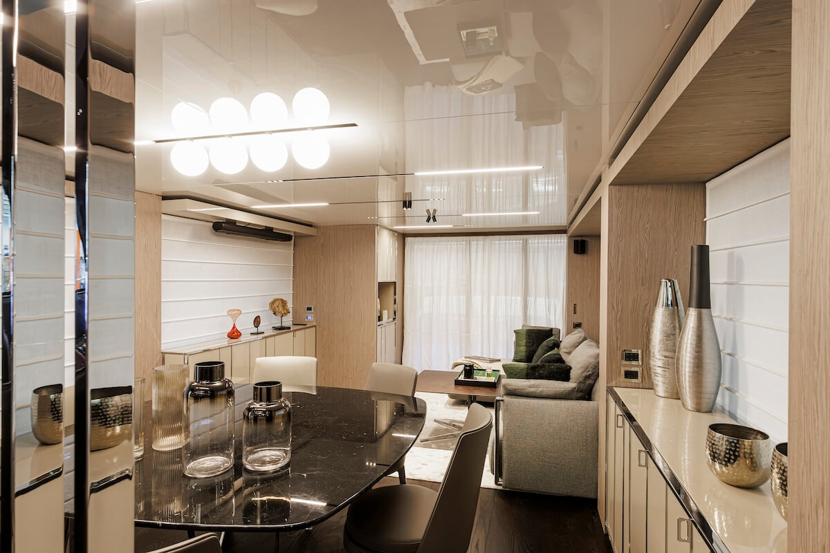 Cranchi Sessantasette 67 — owner's suite with studio