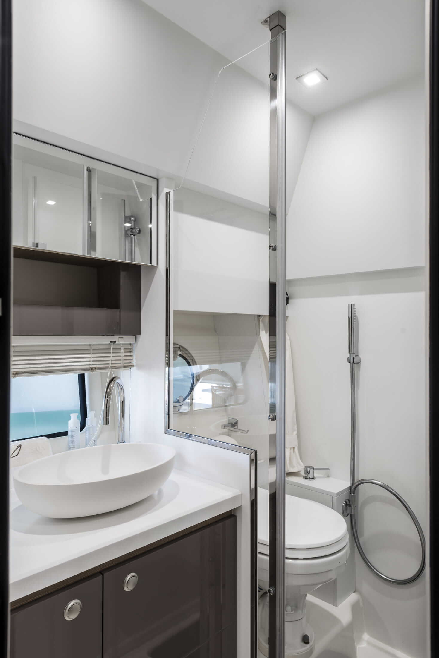 Cranchi Z35 — lower deck with bright interior